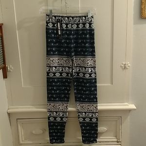 NWT elephant print navy/white leggins. OS